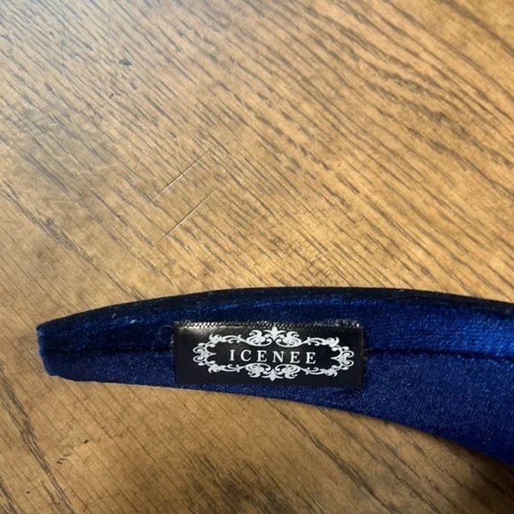 Blue velvet padded headband - Picture 2 of 2